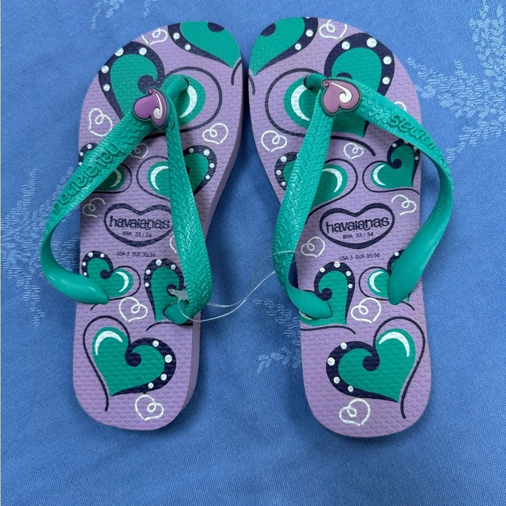 NEW UNWORN HAVAIANAS IN DARLING PURPLE/GREEN PRINT-3/4 YR
